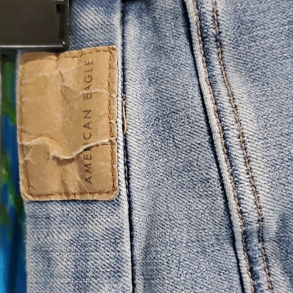American Eagle women's denim size 10 short - Picture 3 of 6